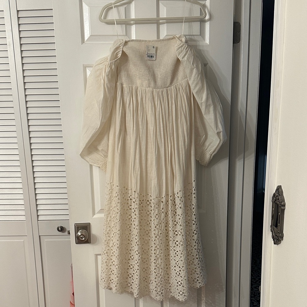 Free People Elegant Cream off the shoulders Dress